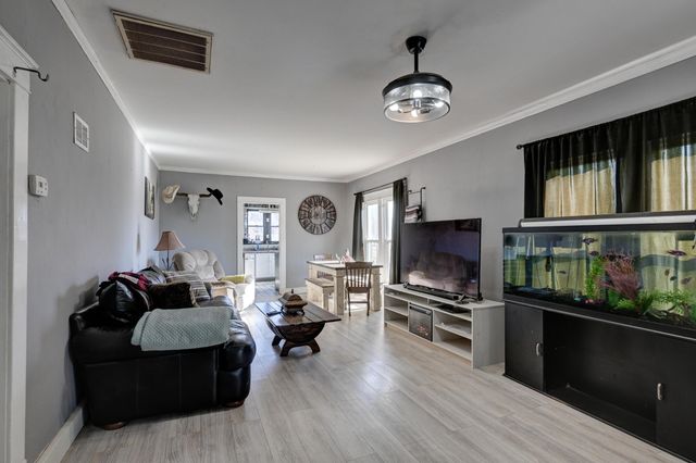 305 Bartlett Avenue, Joplin, MO 64804