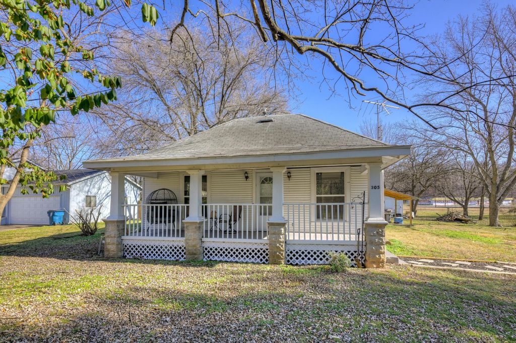305 Bartlett Avenue, Joplin, MO 64804