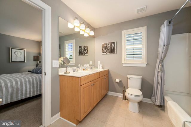 2 ALVERLEY CIR, Medford, NJ 08055