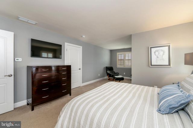 2 ALVERLEY CIR, Medford, NJ 08055