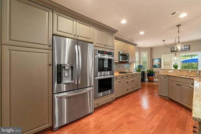 2 ALVERLEY CIR, Medford, NJ 08055