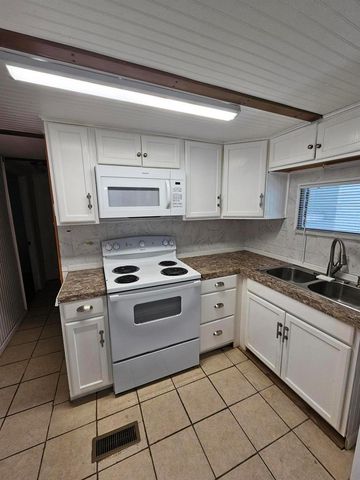 8550 SW 20th Street, Davie, FL 33324