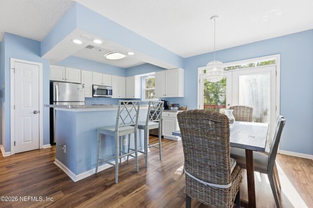 404 9TH Avenue N, Jacksonville Beach, FL 32250