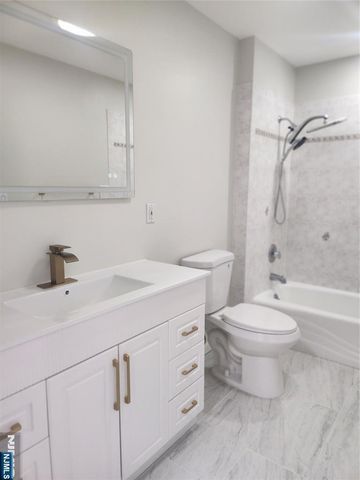66 Terhune 14, Lodi, NJ 07644