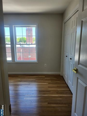 66 Terhune 14, Lodi, NJ 07644