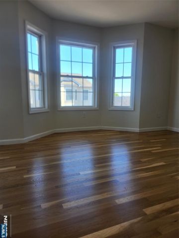 66 Terhune 14, Lodi, NJ 07644