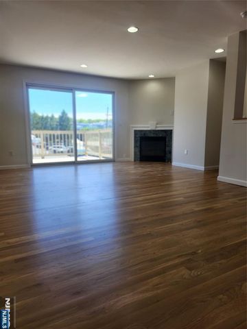 66 Terhune 14, Lodi, NJ 07644