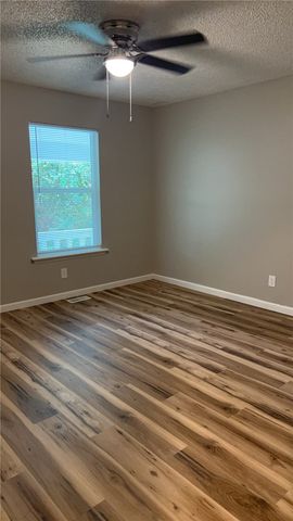 514 N Betty Jo Drive, Fayetteville, AR 72701