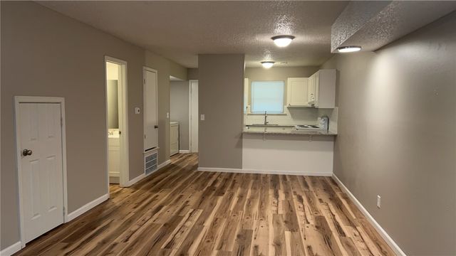 514 N Betty Jo Drive, Fayetteville, AR 72701
