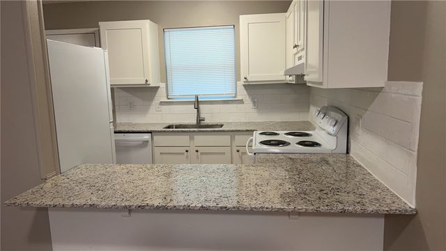 514 N Betty Jo Drive, Fayetteville, AR 72701