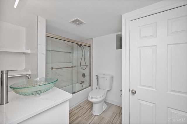 10105 Kenwood Road, Blue Ash, OH 45242