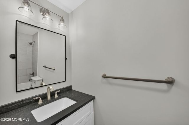 20 Pinckney Road A4, Red Bank, NJ 07701