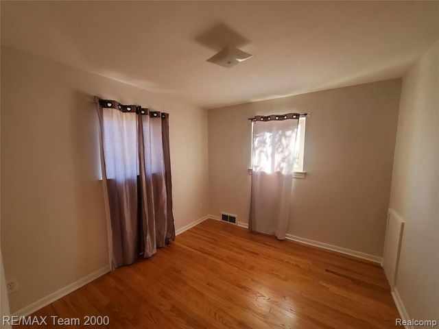 5637 Merrick Street, Dearborn Heights, MI 48125