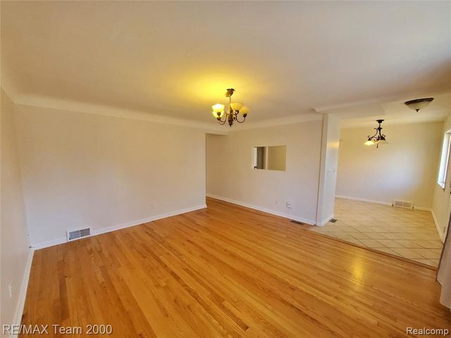 5637 Merrick Street, Dearborn Heights, MI 48125
