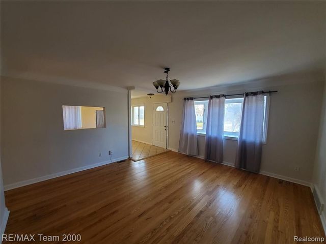 5637 Merrick Street, Dearborn Heights, MI 48125