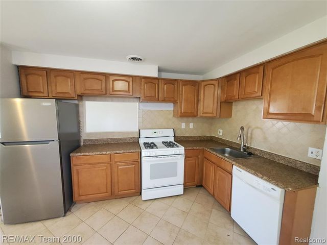 5637 Merrick Street, Dearborn Heights, MI 48125