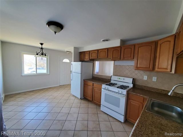 5637 Merrick Street, Dearborn Heights, MI 48125