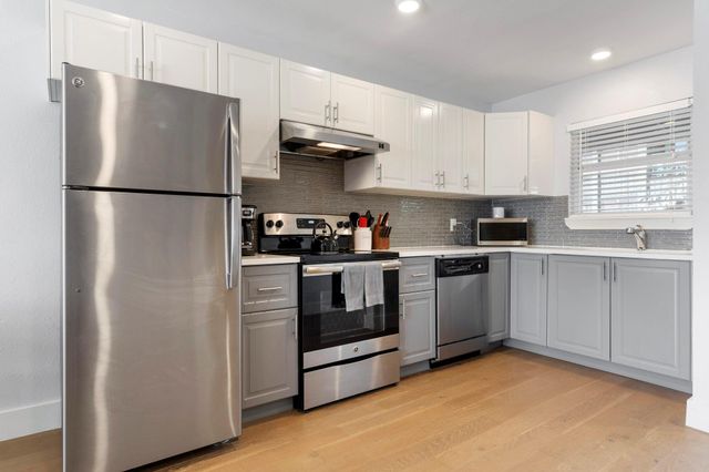 909 Reinli Street 116, Austin, TX 78751