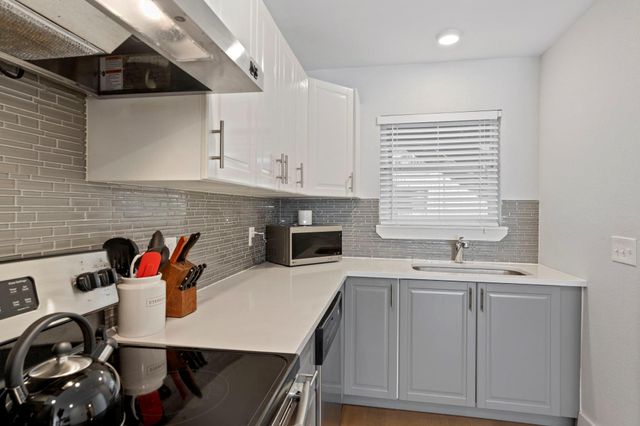 909 Reinli Street 116, Austin, TX 78751