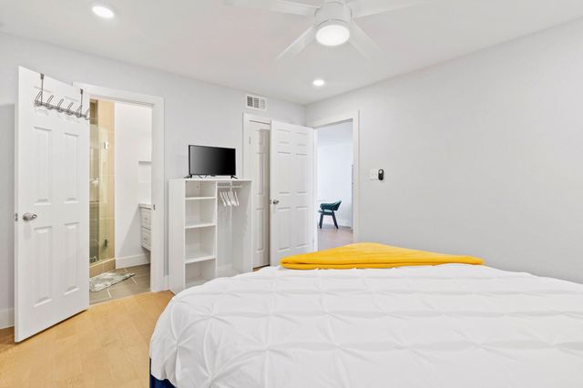 909 Reinli Street 116, Austin, TX 78751