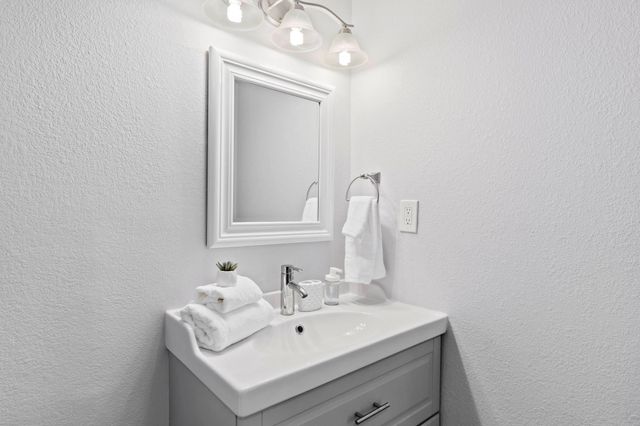 909 Reinli Street 116, Austin, TX 78751