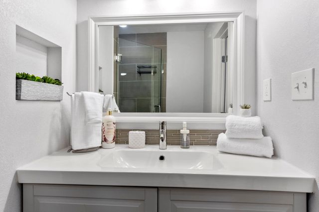 909 Reinli Street 116, Austin, TX 78751