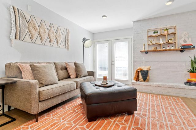 909 Reinli Street 116, Austin, TX 78751