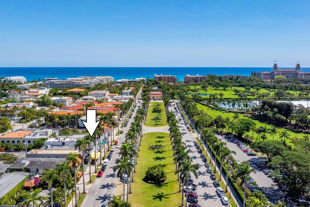 Image 8 of property listing at 255 Royal Poinciana Way, Palm Beach, FL 33480