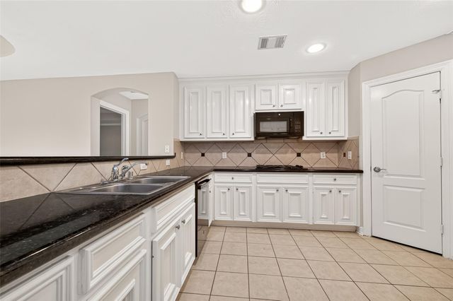127 Monterrey Road W, Montgomery, TX 77356