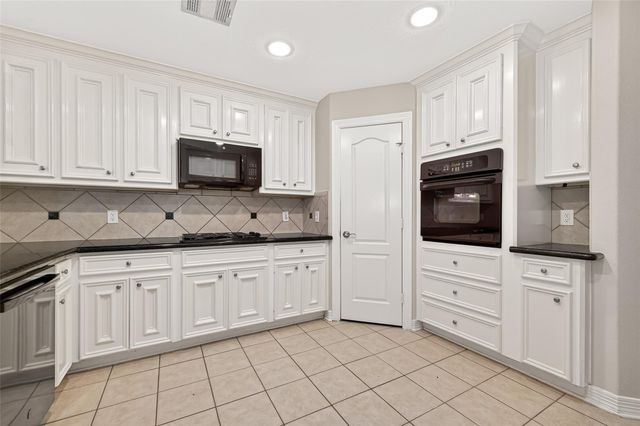 127 Monterrey Road W, Montgomery, TX 77356