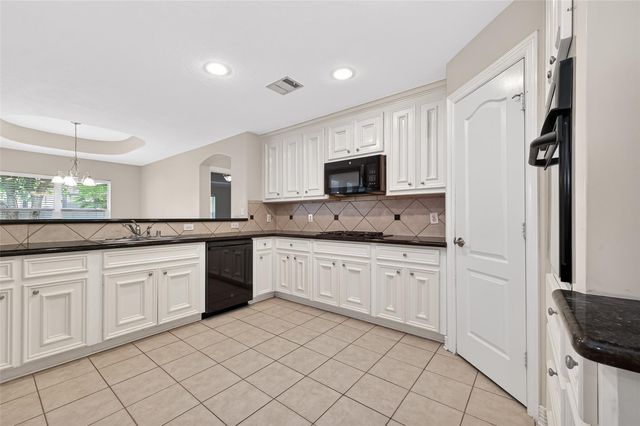 127 Monterrey Road W, Montgomery, TX 77356
