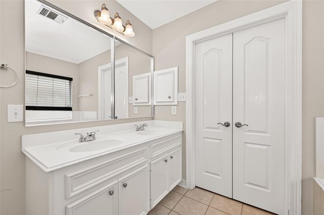 127 Monterrey Road W, Montgomery, TX 77356