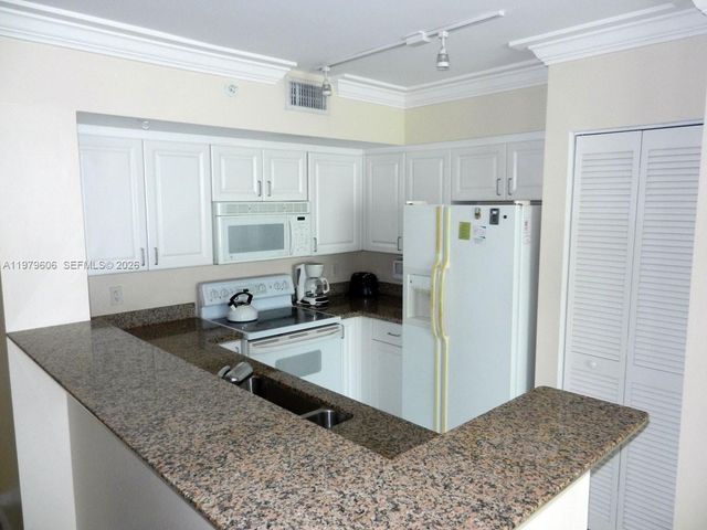 90 Alton Rd 1903, Miami Beach, FL 33139