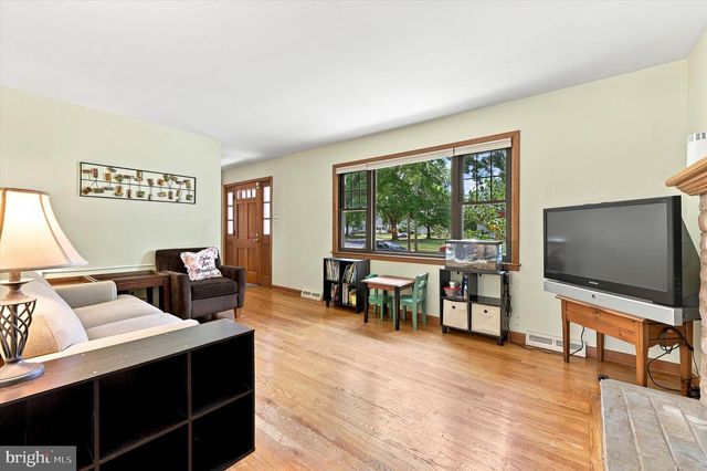 18 ROCKLAND RD, Ewing, NJ 08638