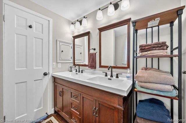 1545 Rulane Drive, Lapeer, MI 48446