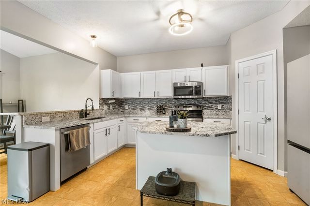 8111 Middlebranch Avenue NE, Middlebranch, OH 44652