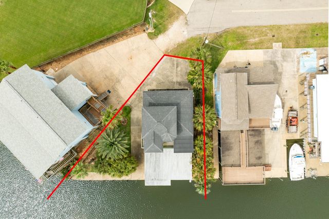 139 Driftwood Road, Freeport, TX 77541