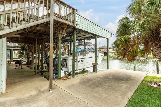 139 Driftwood Road, Freeport, TX 77541