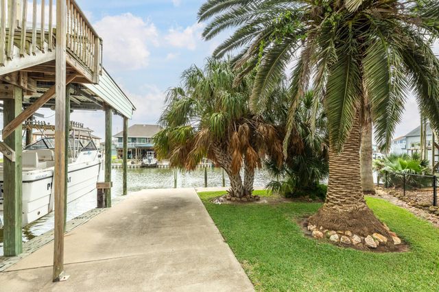 139 Driftwood Road, Freeport, TX 77541