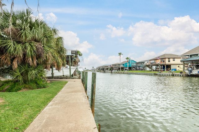 139 Driftwood Road, Freeport, TX 77541