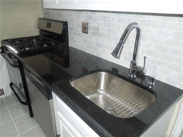 70 Strawberry Hill Avenue APT 1-2D, Stamford, CT 06902