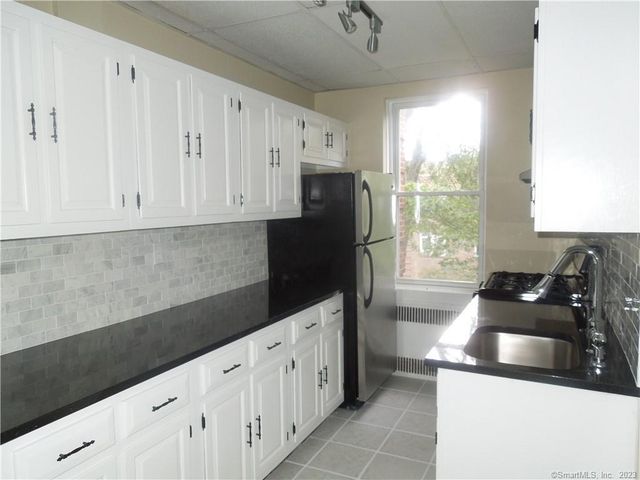 70 Strawberry Hill Avenue APT 1-2D, Stamford, CT 06902