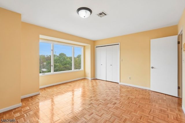 33 Aycrigg Ave, Passaic City, NJ 07055