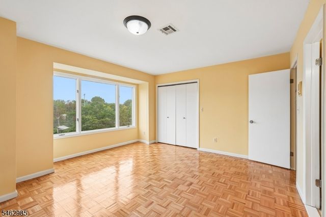 33 Aycrigg Ave, Passaic City, NJ 07055