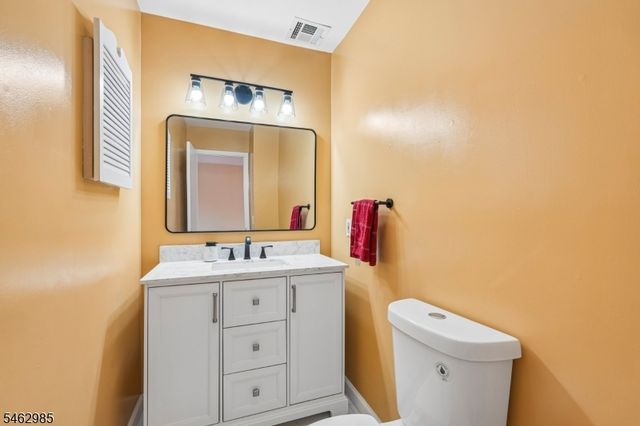 33 Aycrigg Ave, Passaic City, NJ 07055