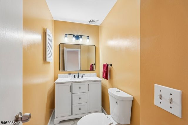 33 Aycrigg Ave, Passaic City, NJ 07055