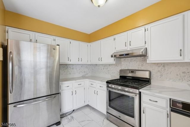 33 Aycrigg Ave, Passaic City, NJ 07055