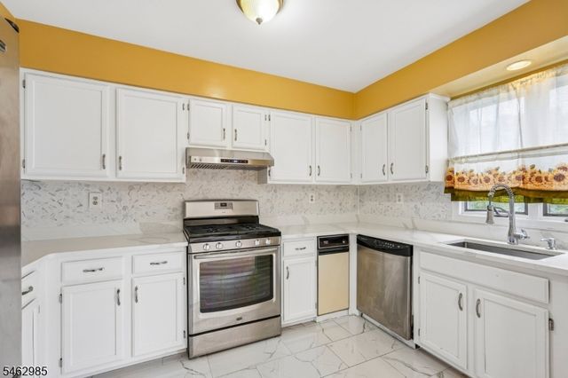 33 Aycrigg Ave, Passaic City, NJ 07055