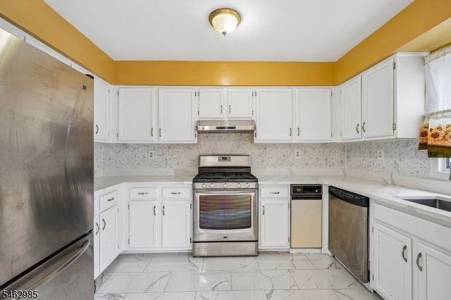 33 Aycrigg Ave, Passaic City, NJ 07055
