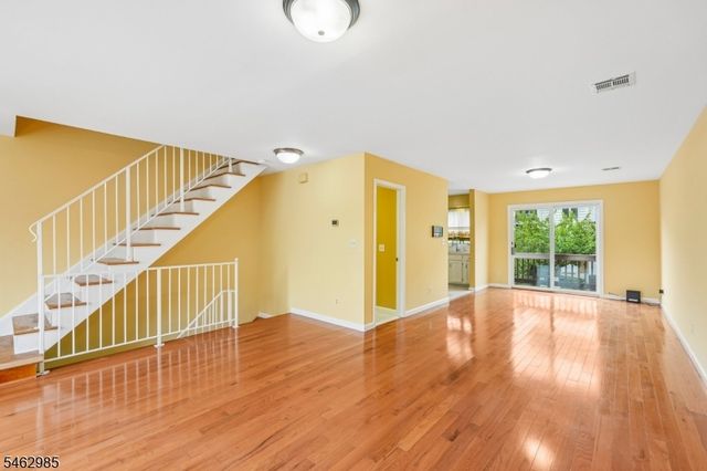 33 Aycrigg Ave, Passaic City, NJ 07055